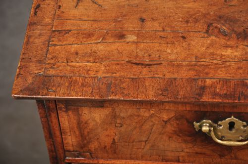 FINE 17TH CENTURY WALNUT CHEST OF DRAWERS - ADDITIONAL PHOTO 4