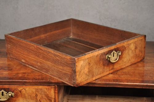FINE 17TH CENTURY WALNUT CHEST OF DRAWERS - ADDITIONAL PHOTO 7
