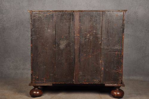 FINE 17TH CENTURY WALNUT CHEST OF DRAWERS - ADDITIONAL PHOTO 14