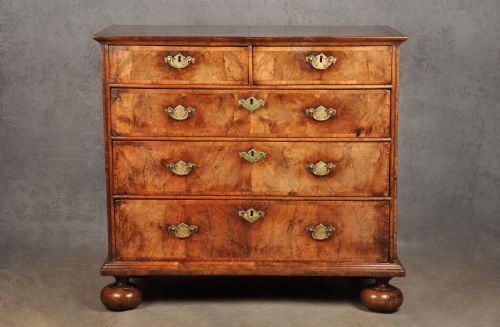 fine 17th century walnut chest of drawers - CATEGORY: ANTIQUE CHEST OF DRAWERS - DATED 17TH CENTURY