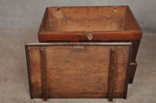 18TH CENTURY OAK COFFER BACH - ADDITIONAL PHOTO 4