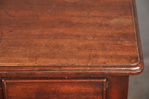 18TH CENTURY IRISH MAHOGANY LOWBOY - ADDITIONAL PHOTO 4