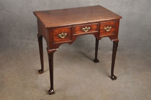 18TH CENTURY IRISH MAHOGANY LOWBOY - ADDITIONAL PHOTO 7