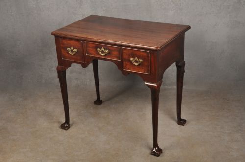 18TH CENTURY IRISH MAHOGANY LOWBOY - ADDITIONAL PHOTO 8