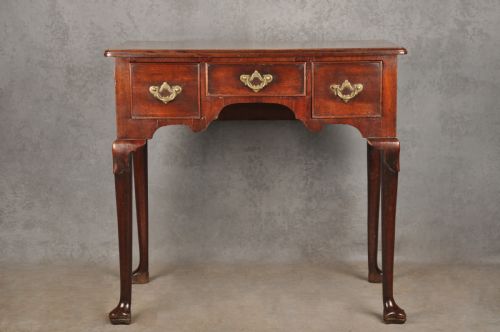 18TH CENTURY IRISH MAHOGANY LOWBOY - ADDITIONAL PHOTO 9