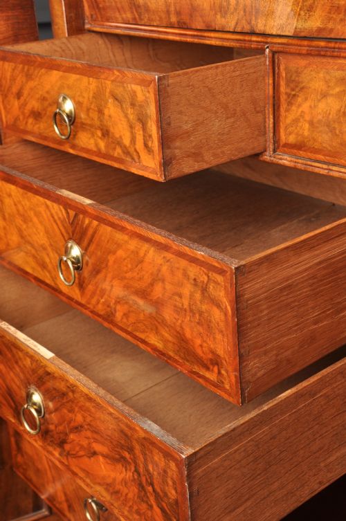 FINE EARLY 18TH CENTURY WALNUT SECRETAIRE CABINET - ADDITIONAL PHOTO 12