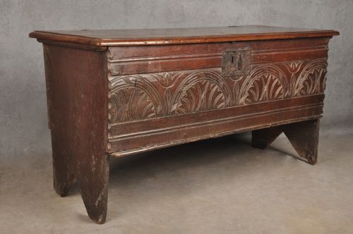 SMALL 17TH CENTURY OAK COFFER - ADDITIONAL PHOTO 1