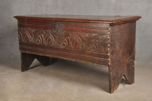 SMALL 17TH CENTURY OAK COFFER - ADDITIONAL PHOTO 2