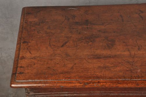 SMALL 17TH CENTURY OAK COFFER - ADDITIONAL PHOTO 4