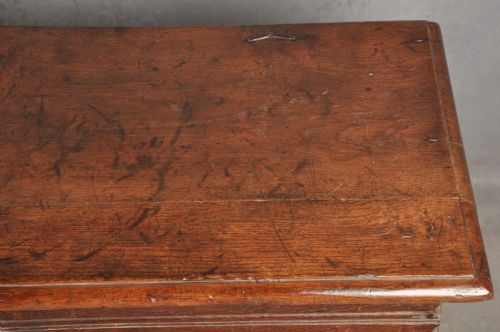 SMALL 17TH CENTURY OAK COFFER - ADDITIONAL PHOTO 5