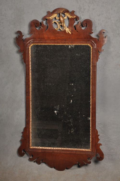 18TH CENTURY MAHOGANY CHIPPENDALE MIRROR