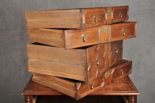 SMALL 17TH CENTURY OAK CHEST OF DRAWERS - ADDITIONAL PHOTO 5