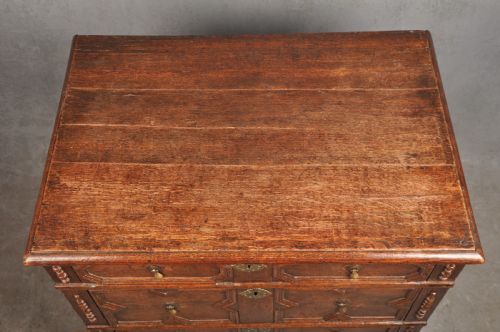 SMALL 17TH CENTURY OAK CHEST OF DRAWERS - ADDITIONAL PHOTO 9