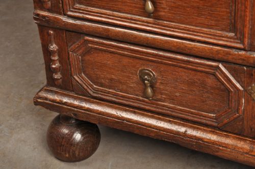 SMALL 17TH CENTURY OAK CHEST OF DRAWERS - ADDITIONAL PHOTO 14