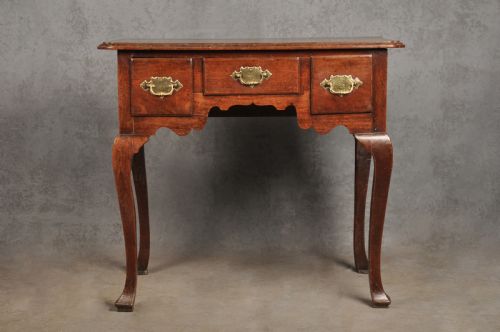 EARLY 18TH CENTURY WALNUT LOWBOY SIDE TABLE - ADDITIONAL PHOTO 1