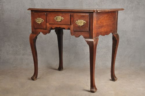 EARLY 18TH CENTURY WALNUT LOWBOY SIDE TABLE - ADDITIONAL PHOTO 2