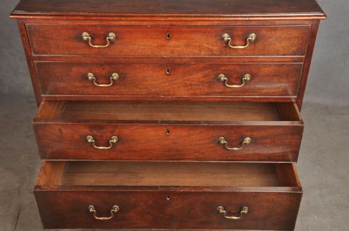 FINE 18TH CENTURY MAHOGANY CHEST OF DRAWERS - ADDITIONAL PHOTO 4