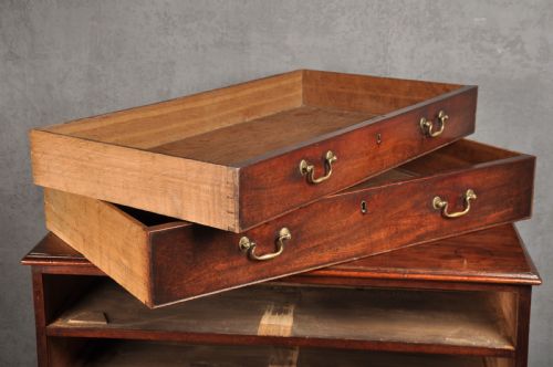 FINE 18TH CENTURY MAHOGANY CHEST OF DRAWERS - ADDITIONAL PHOTO 5