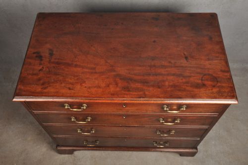 FINE 18TH CENTURY MAHOGANY CHEST OF DRAWERS - ADDITIONAL PHOTO 9