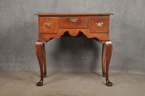 george i oak lowboy - CATEGORY: ANTIQUE FURNITURE - DATED 18TH CENTURY