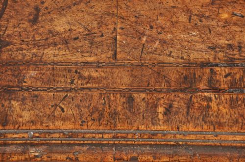 IMPORTANT EARLY 18TH CENTURY WALNUT KNEEHOLE DESK - ADDITIONAL PHOTO 4