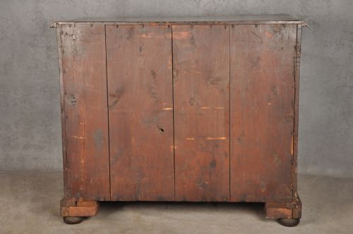 IMPORTANT EARLY 18TH CENTURY WALNUT KNEEHOLE DESK - ADDITIONAL PHOTO 22