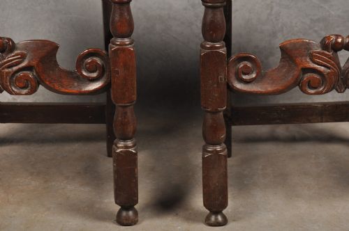 FINE PAIR OF 17TH CENTURY OAK SIDE CHAIRS - ADDITIONAL PHOTO 4