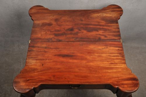 FINE 18TH CENTURY IRISH MAHOGANY TEA TABLE - ADDITIONAL PHOTO 11