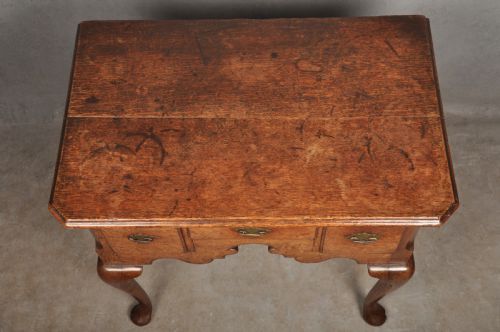 EARLY 18TH CENTURY OAK LOWBOY - ADDITIONAL PHOTO 3