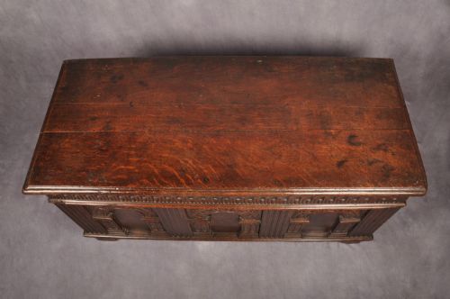 ELIZABETHAN I OAK COFFER - ADDITIONAL PHOTO 1