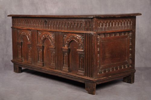 ELIZABETHAN I OAK COFFER - ADDITIONAL PHOTO 2