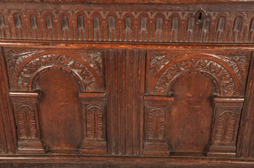 ELIZABETHAN I OAK COFFER - ADDITIONAL PHOTO 3