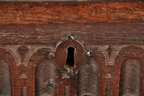 ELIZABETHAN I OAK COFFER - ADDITIONAL PHOTO 6