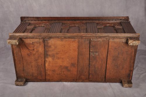 ELIZABETHAN I OAK COFFER - ADDITIONAL PHOTO 15