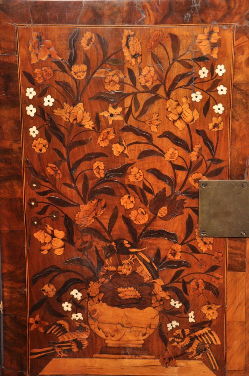 A FINE 17TH CENTURY MARQUETRY CABINET - ADDITIONAL PHOTO 3