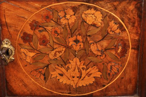 A FINE 17TH CENTURY MARQUETRY CABINET - ADDITIONAL PHOTO 12