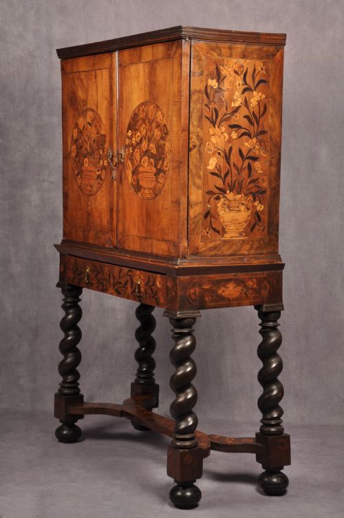 A FINE 17TH CENTURY MARQUETRY CABINET - ADDITIONAL PHOTO 19