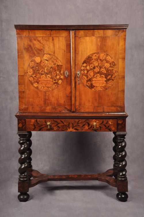 A FINE 17TH CENTURY MARQUETRY CABINET - ADDITIONAL PHOTO 27