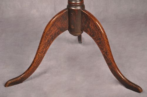 18TH CENTURY PRIMITIVE OAK TRIPOD TABLE - ADDITIONAL PHOTO 3