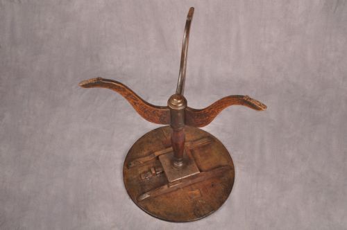 18TH CENTURY PRIMITIVE OAK TRIPOD TABLE - ADDITIONAL PHOTO 7