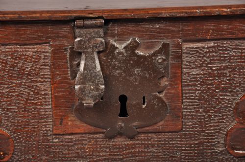 17TH CENTURY OAK BOX - ADDITIONAL PHOTO 1