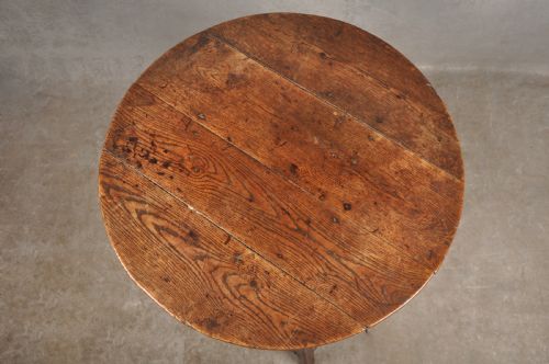 RARE 18TH CENTURY CIRCULAR OAK TABLE - ADDITIONAL PHOTO 1
