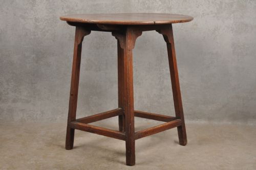 RARE 18TH CENTURY CIRCULAR OAK TABLE - ADDITIONAL PHOTO 2