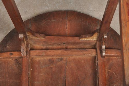 RARE 18TH CENTURY CIRCULAR OAK TABLE - ADDITIONAL PHOTO 5