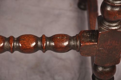 17TH CENTURY OAK SIDE TABLE - ADDITIONAL PHOTO 8