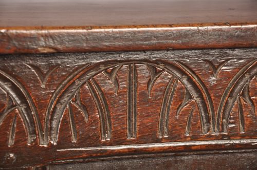 EARLY 17TH CENTURY OAK COFFER - ADDITIONAL PHOTO 3