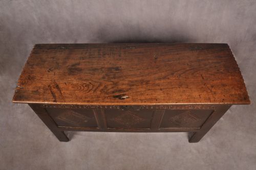 EARLY 17TH CENTURY OAK COFFER - ADDITIONAL PHOTO 6