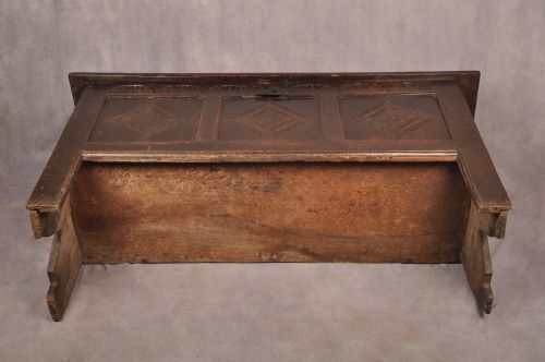 EARLY 17TH CENTURY OAK COFFER - ADDITIONAL PHOTO 10