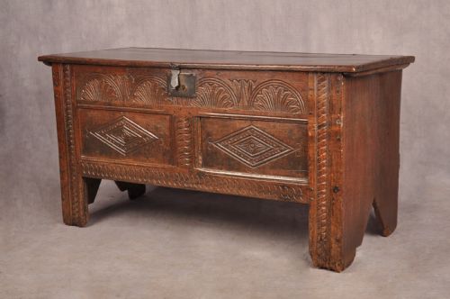 SMALL 17TH CENTURY OAK COFFER - ADDITIONAL PHOTO 2