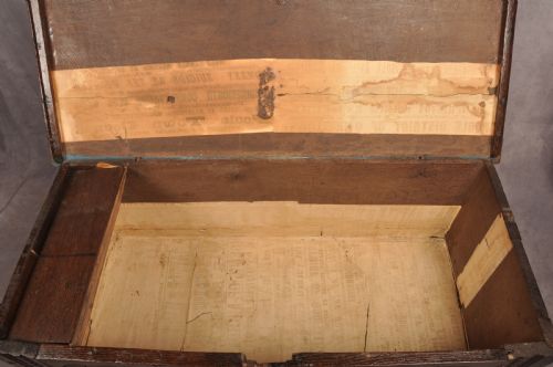 SMALL 17TH CENTURY OAK COFFER - ADDITIONAL PHOTO 7